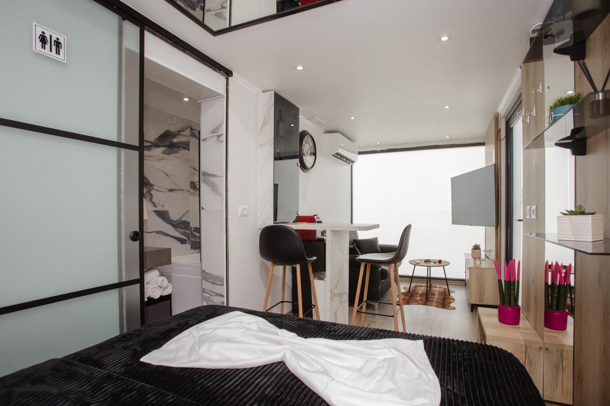 446 Tiny House Shiroke Villa Exterior photo