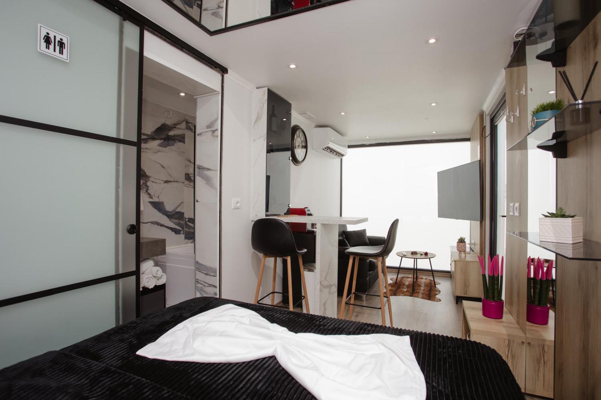 446 Tiny House Shiroke Villa Exterior photo