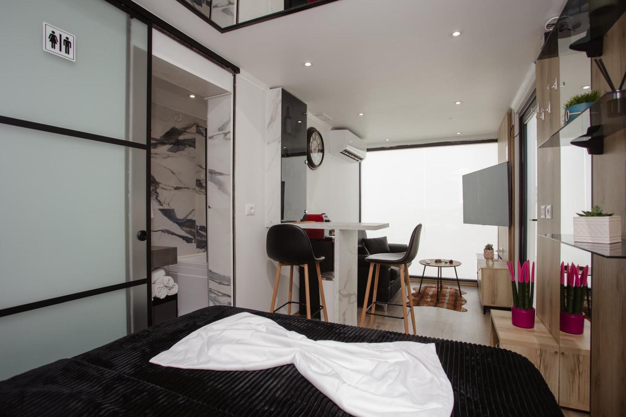 446 Tiny House Shiroke Villa Exterior photo