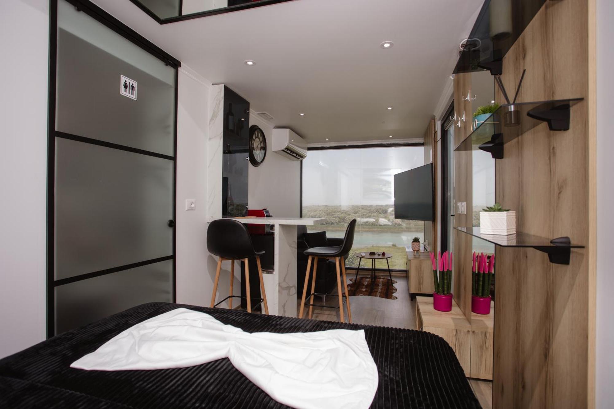 446 Tiny House Shiroke Villa Exterior photo